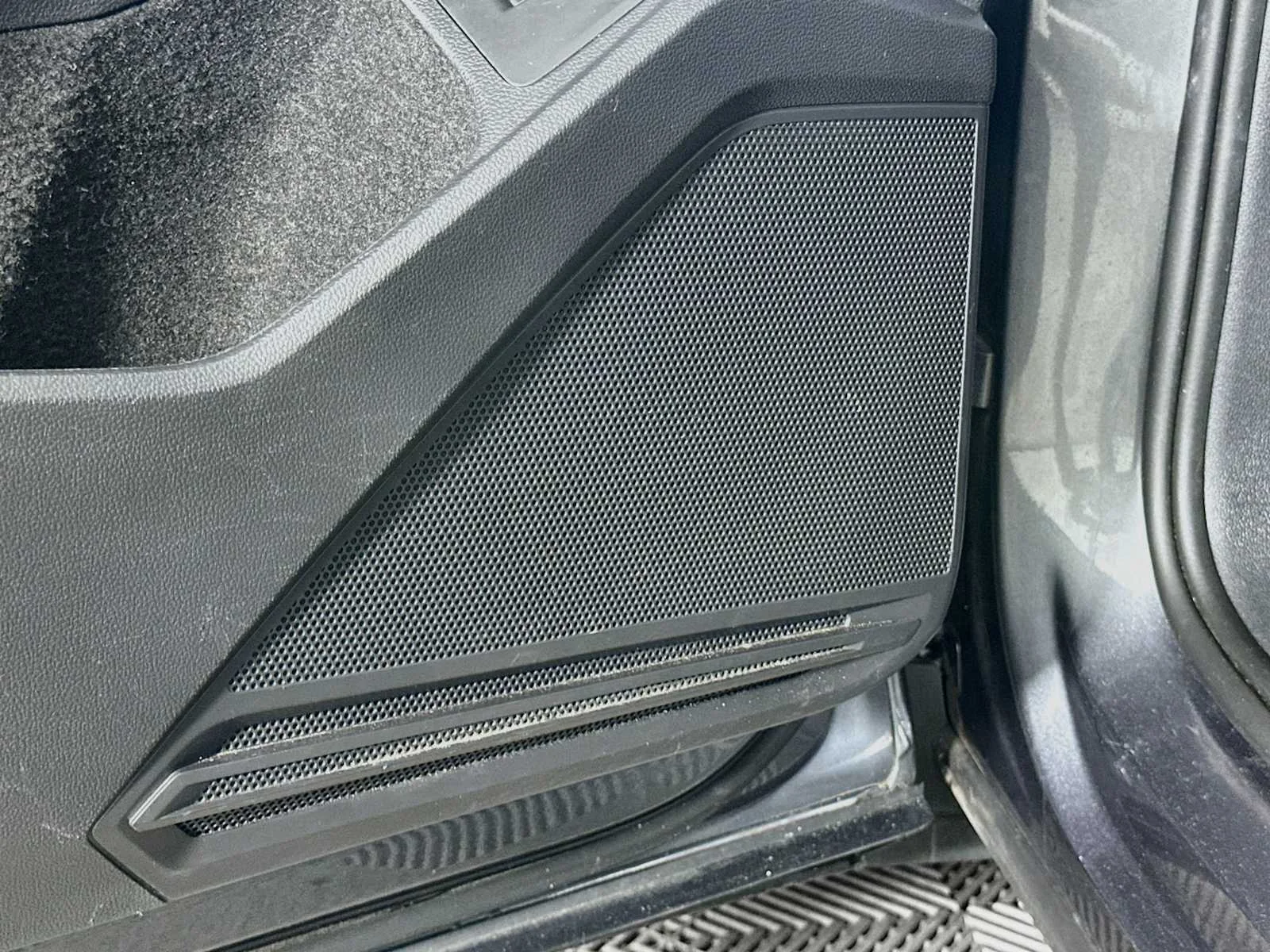 Used 2022 Platinum Gray Metallic Volkswagen SEL R-Line image 17
