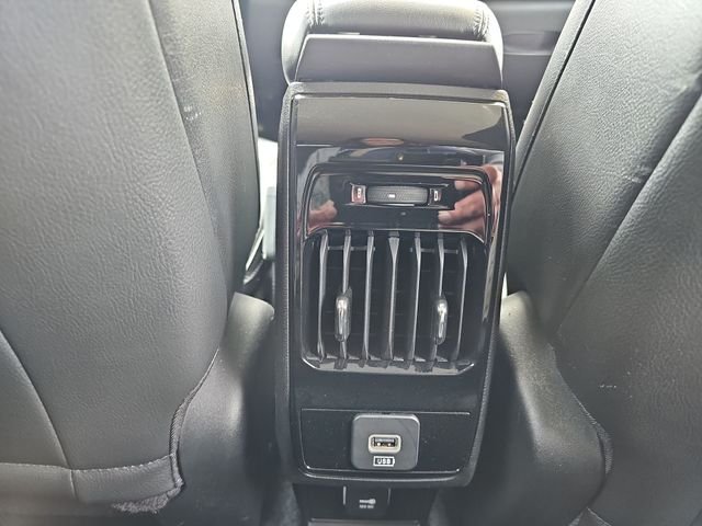 Used 2022 Red Jeep Latitude image 22