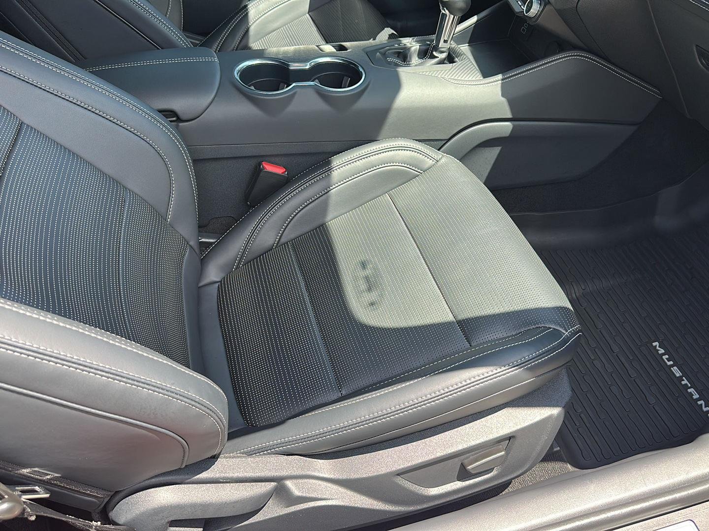 Certified Used 2025 Molten Ford GT Premium image 22