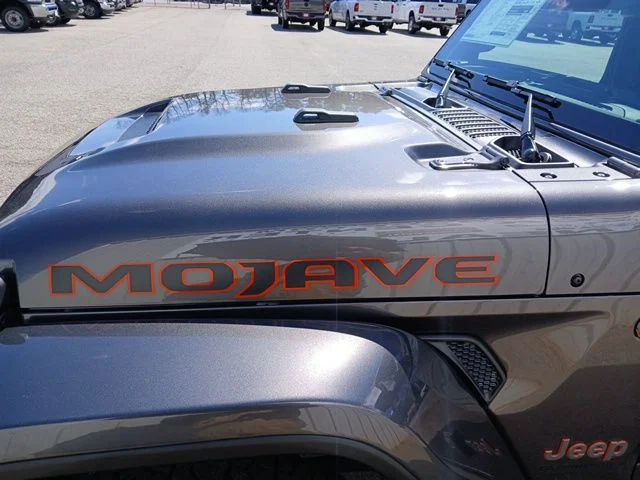 New 2026 Granite Crystal Metallic Clear-Coat Exterior Paint Jeep Mojave X image 8