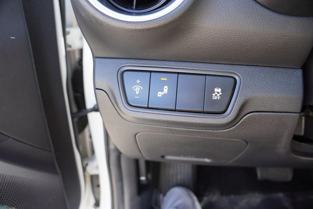 Used 2023 Snow White Pearl Kia LXS image 20