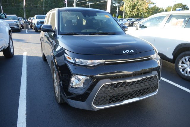 Used 2022 Black Kia S image 5