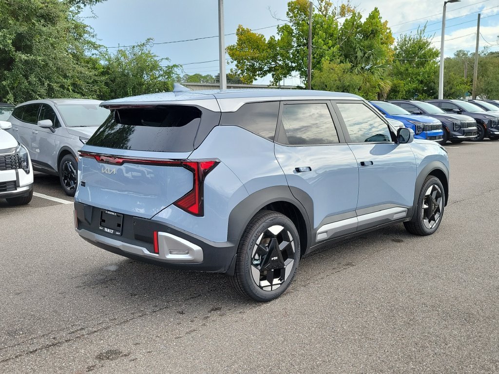 New 2027 Pale Gray Kia EX image 6