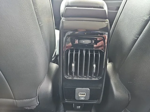 Used 2022 Red Jeep Latitude image 22