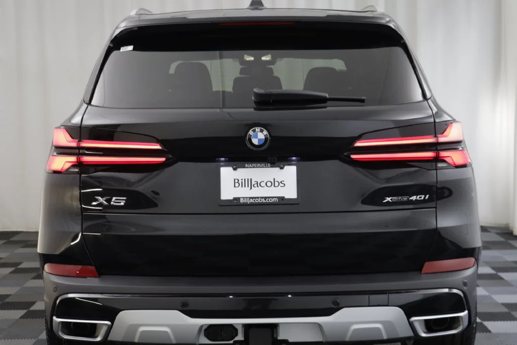New 2026 BLACK SAPPHIRE BMW xDrive40i image 16