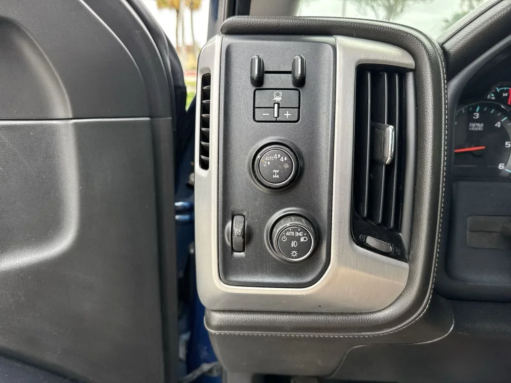 Used 2018 Blue Metallic GMC SLT image 54