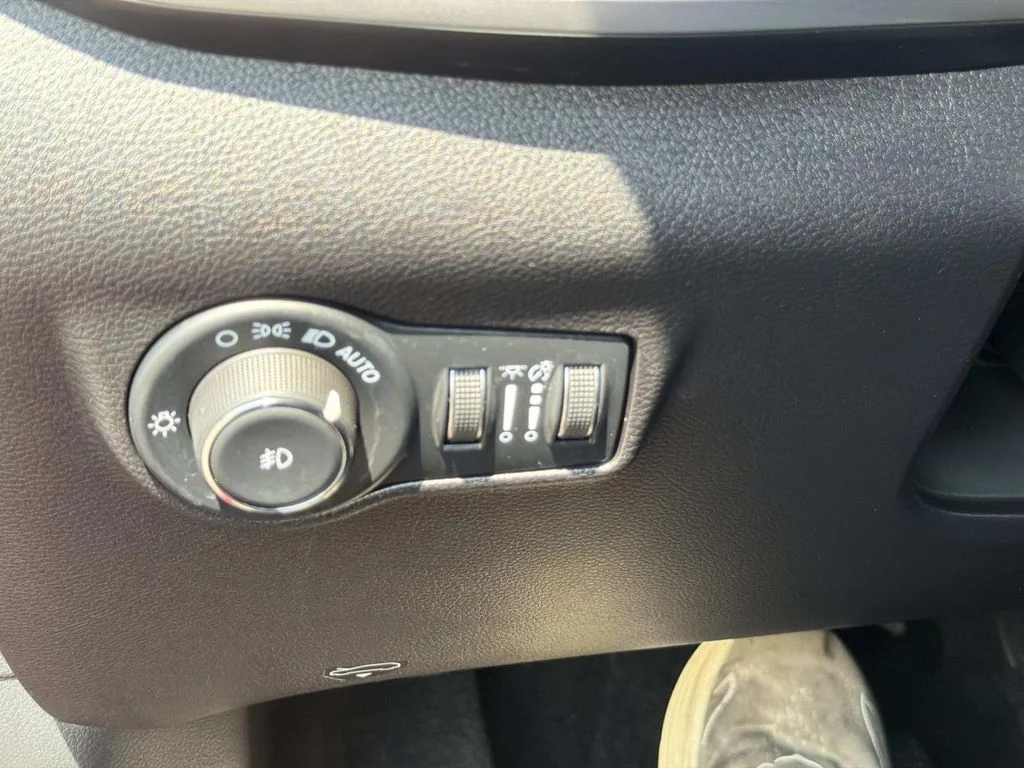 Used 2025 Red Jeep Limited image 27