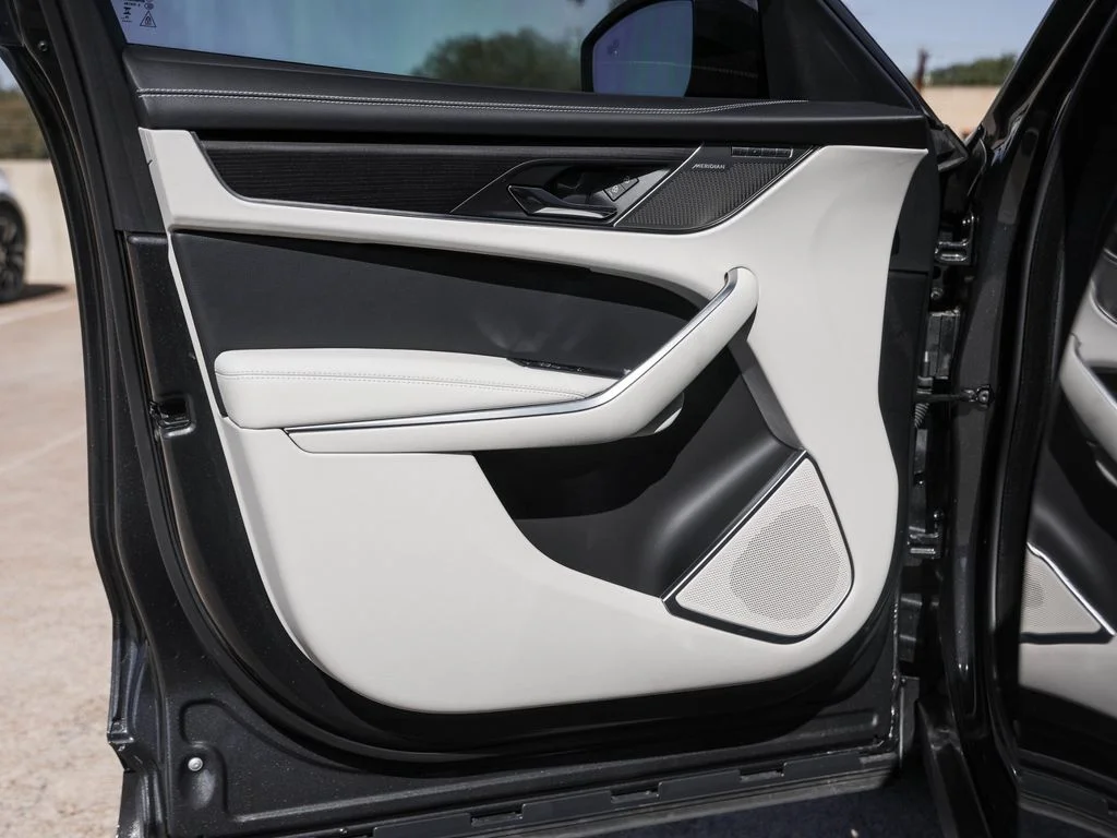 2026 Jaguar F-Pace R-Dynamic S - Photo 29