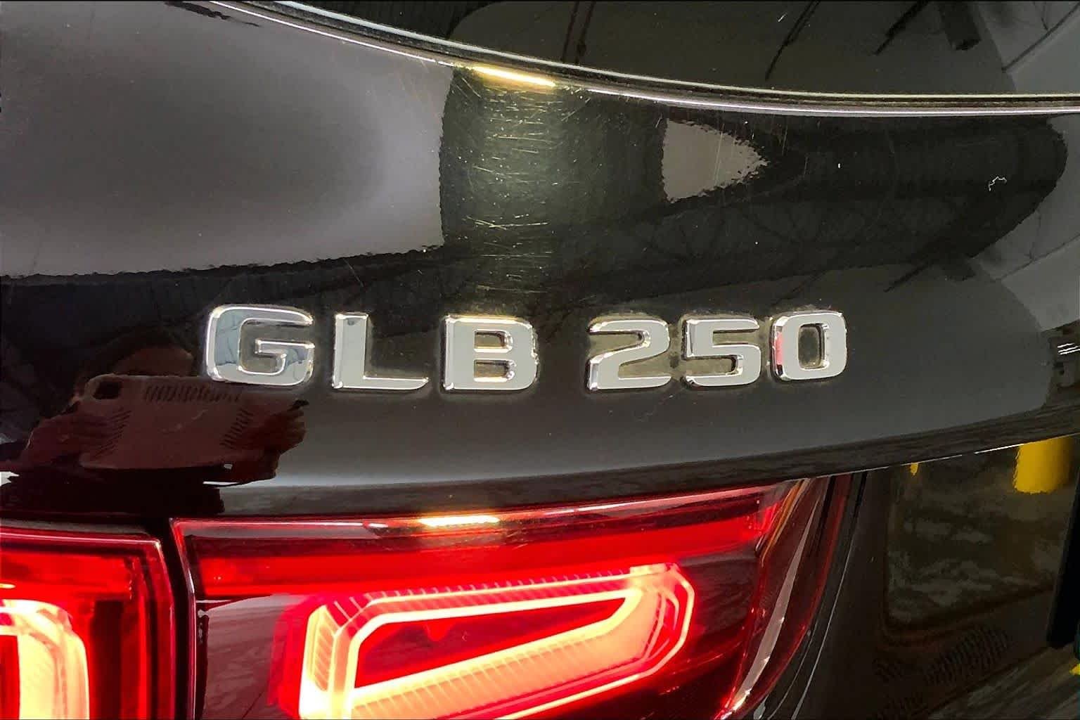 Used 2021 Night Black Mercedes-Benz GLB 250 image 10