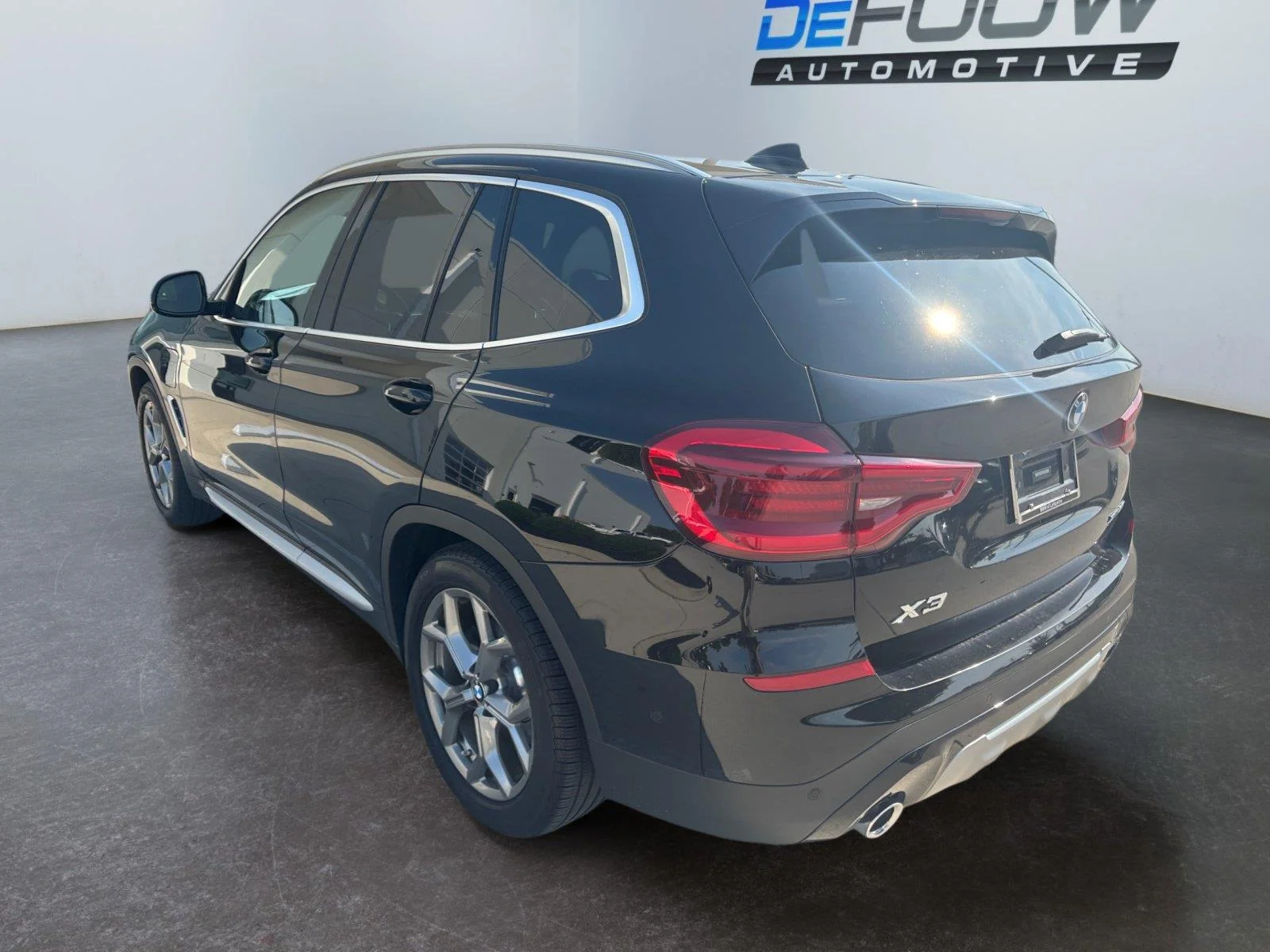 Used 2021 Jet Black BMW xDrive30e image 17