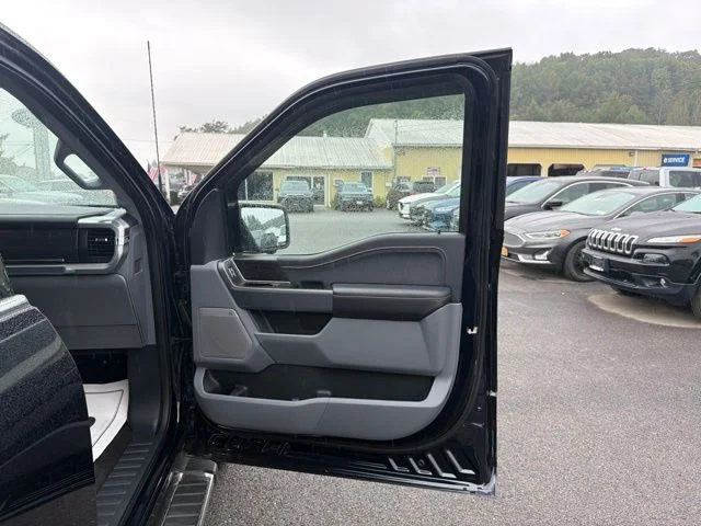 Used 2025 Antimatter Blue Metallic Ford Lariat image 34