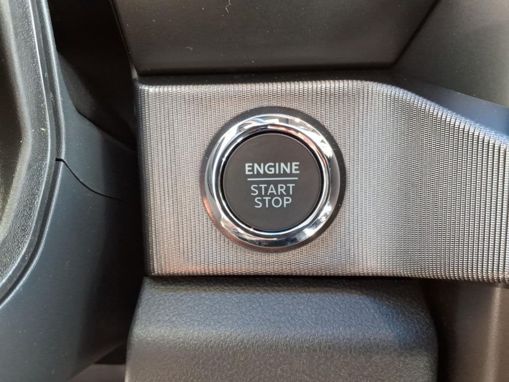 New 2026 Star White Metallic Tri-Coat Ford F-250® Platinum® image 25