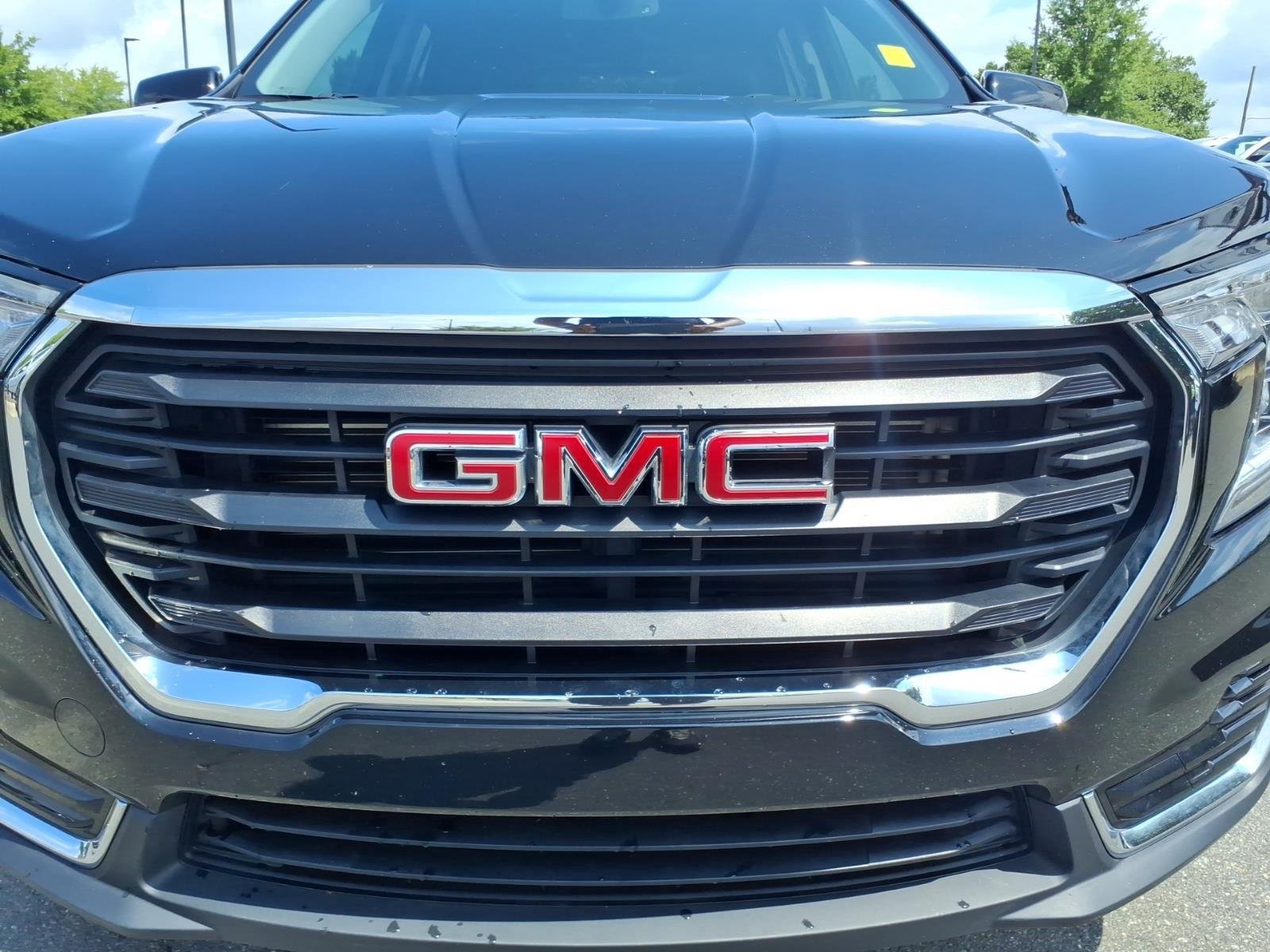 Used 2024 Ebony Twilight Metallic GMC SLE image 13