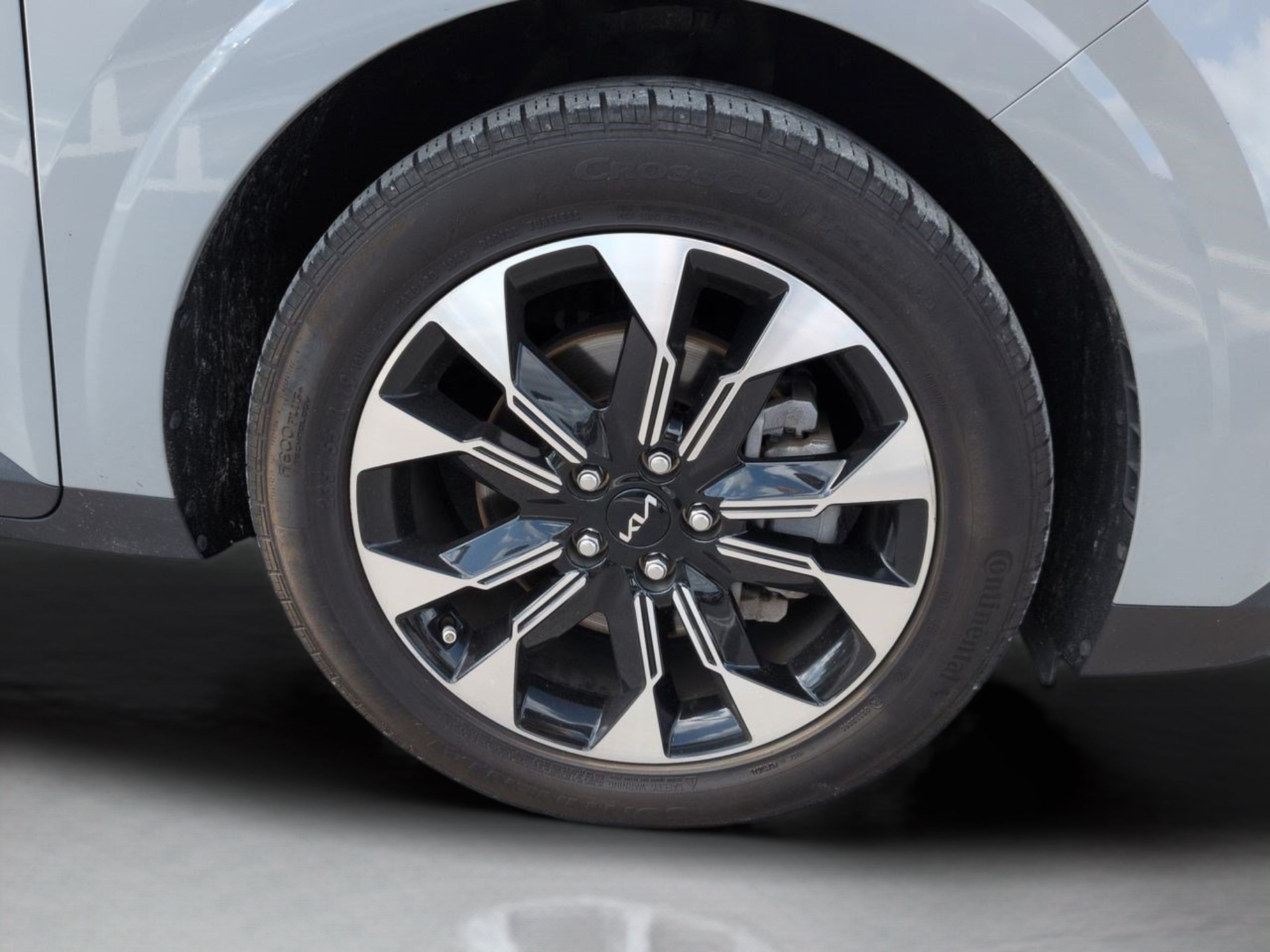 Used 2024 Ceramic Silver Kia EX image 12