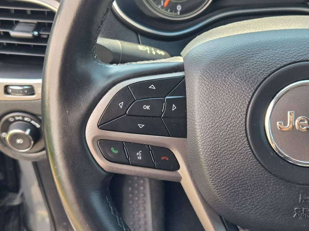 Used 2019 Gray Jeep Latitude Plus image 31