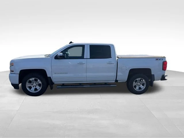 Used 2018 SUMMIT WHITE Chevrolet LT image 2