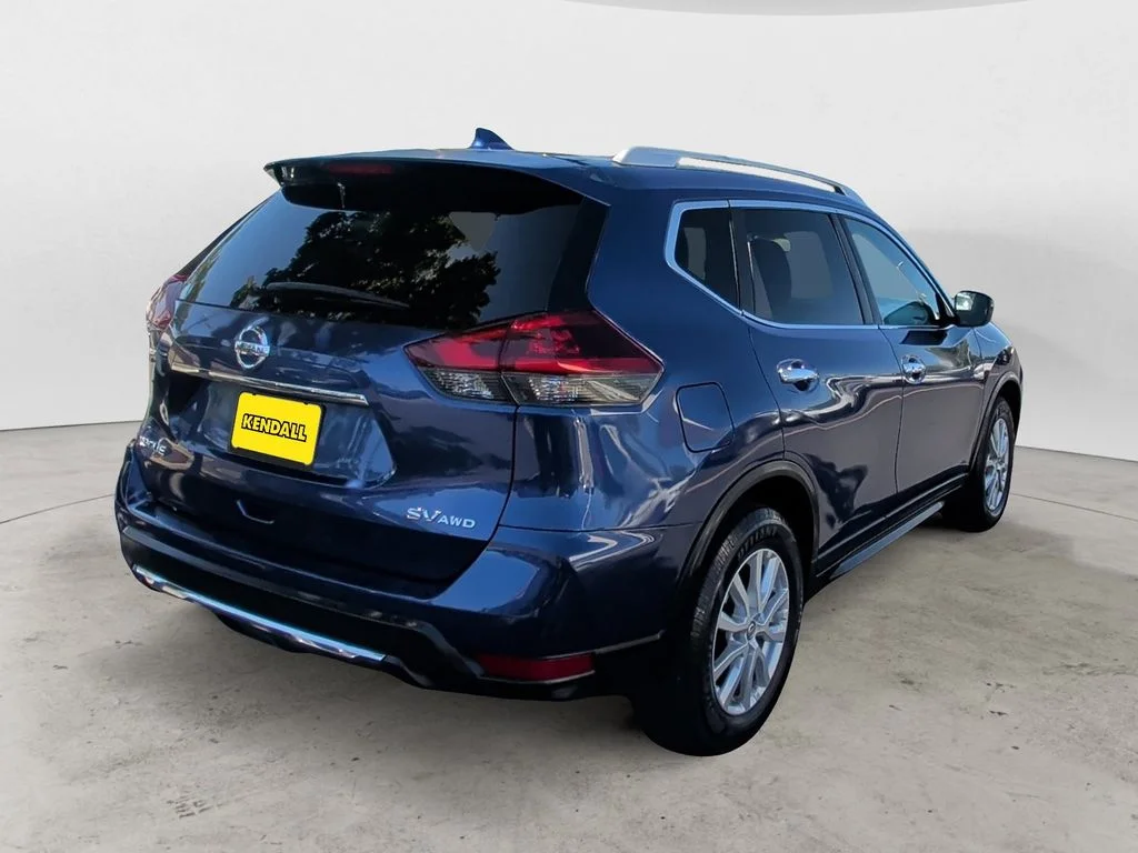 Used 2018 Blue Nissan SV image 5