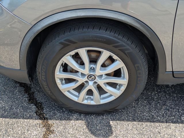 Used 2017 Gray Nissan SV image 9
