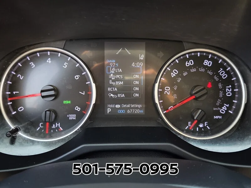 Used 2021 Magnetic Gray Metallic TOYOTA XLE FWD image 30