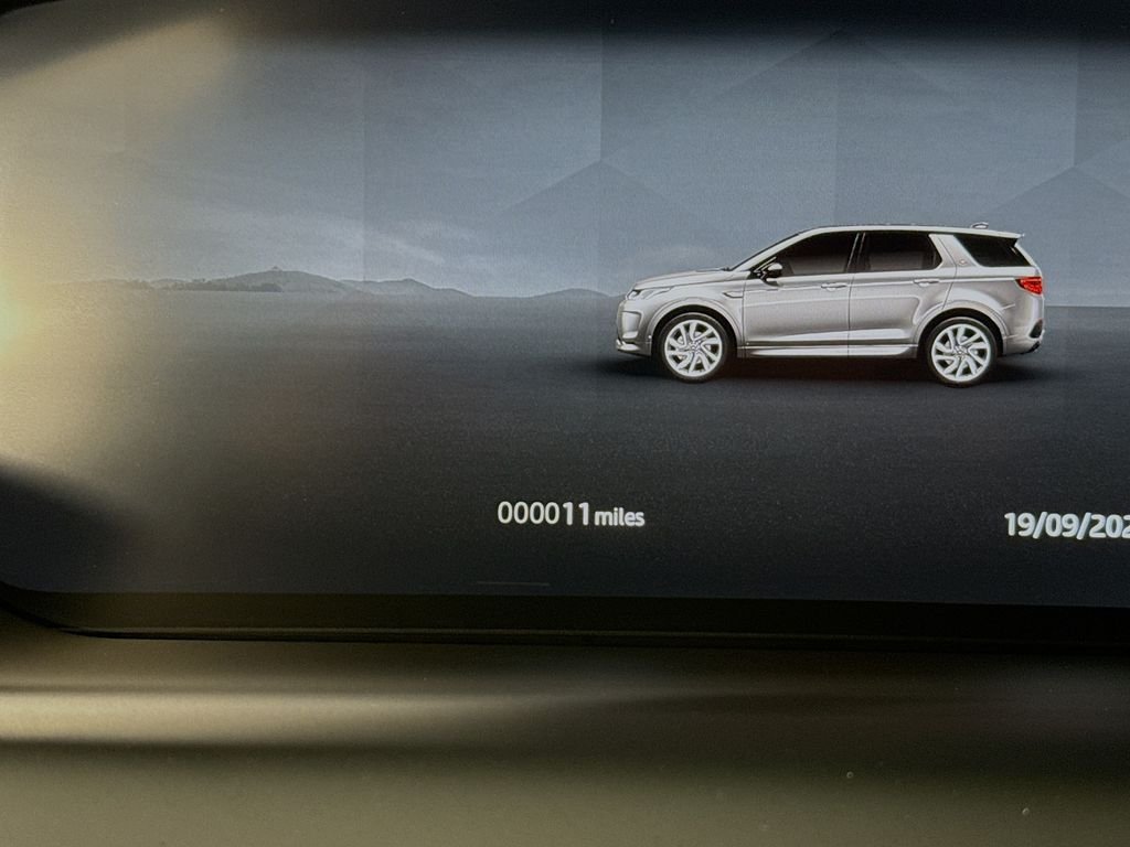 New 2025 Fuji White Land Rover SE image 13