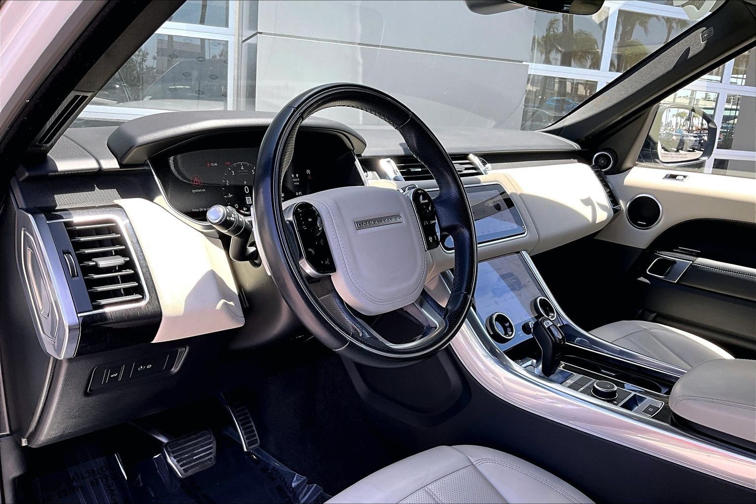 Used 2022 White Land Rover HSE Silver Edition image 14