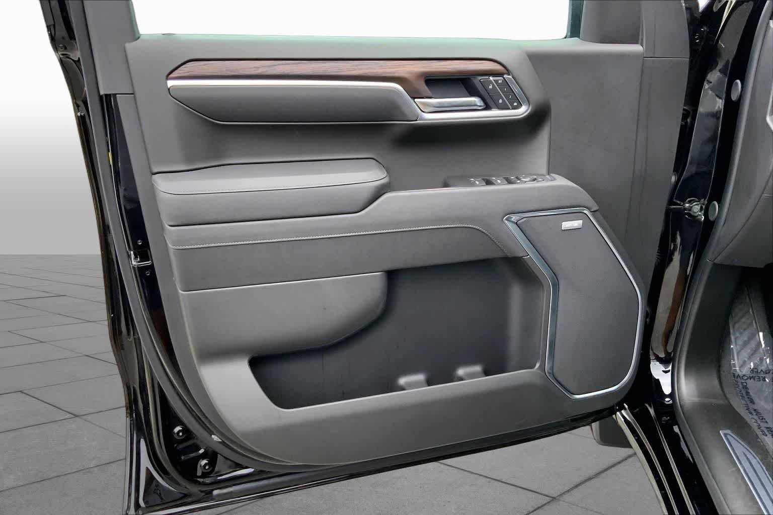 New 2026 Onyx Black GMC SLT image 9