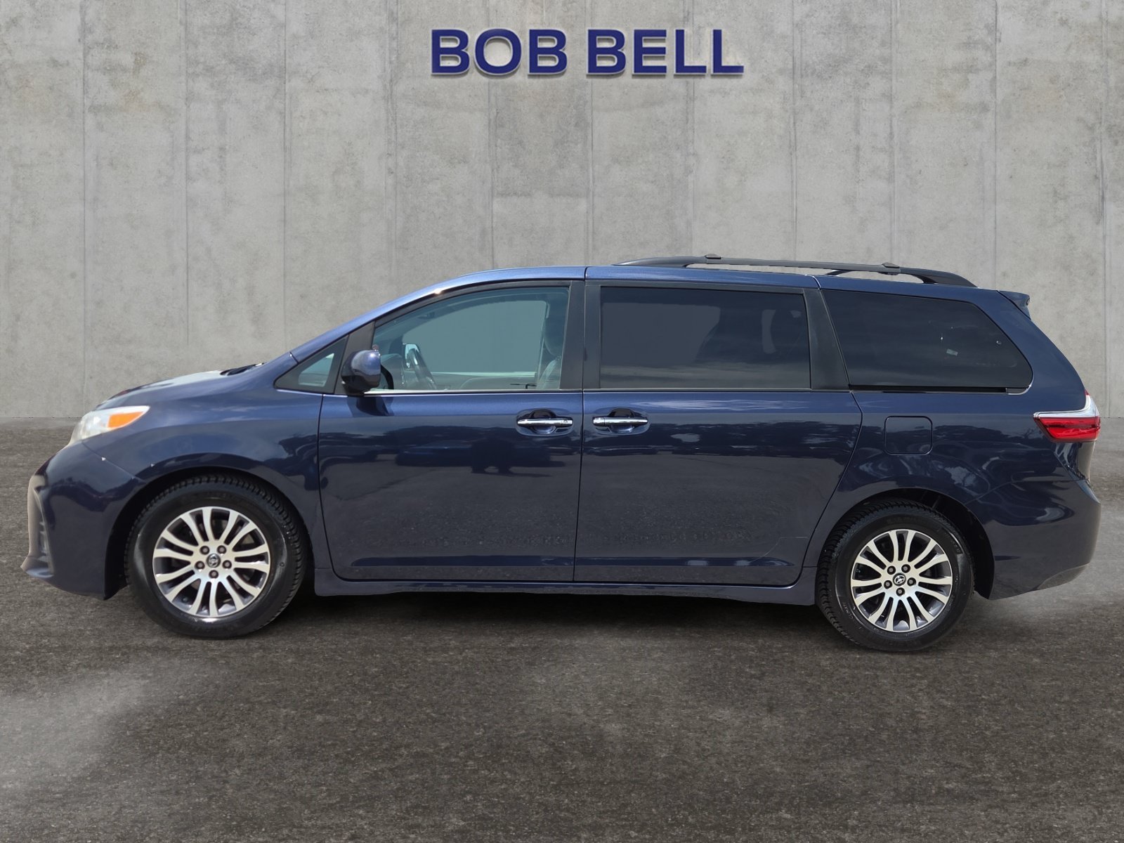Used 2018 Toyota Sienna XLE with VIN 5TDYZ3DC3JS926759 for sale in Glen Burnie, MD