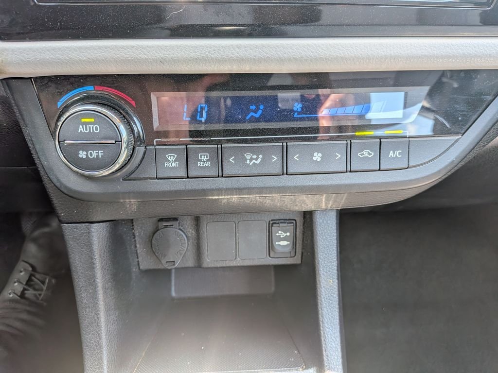 Used 2015 Gray Toyota LE image 21