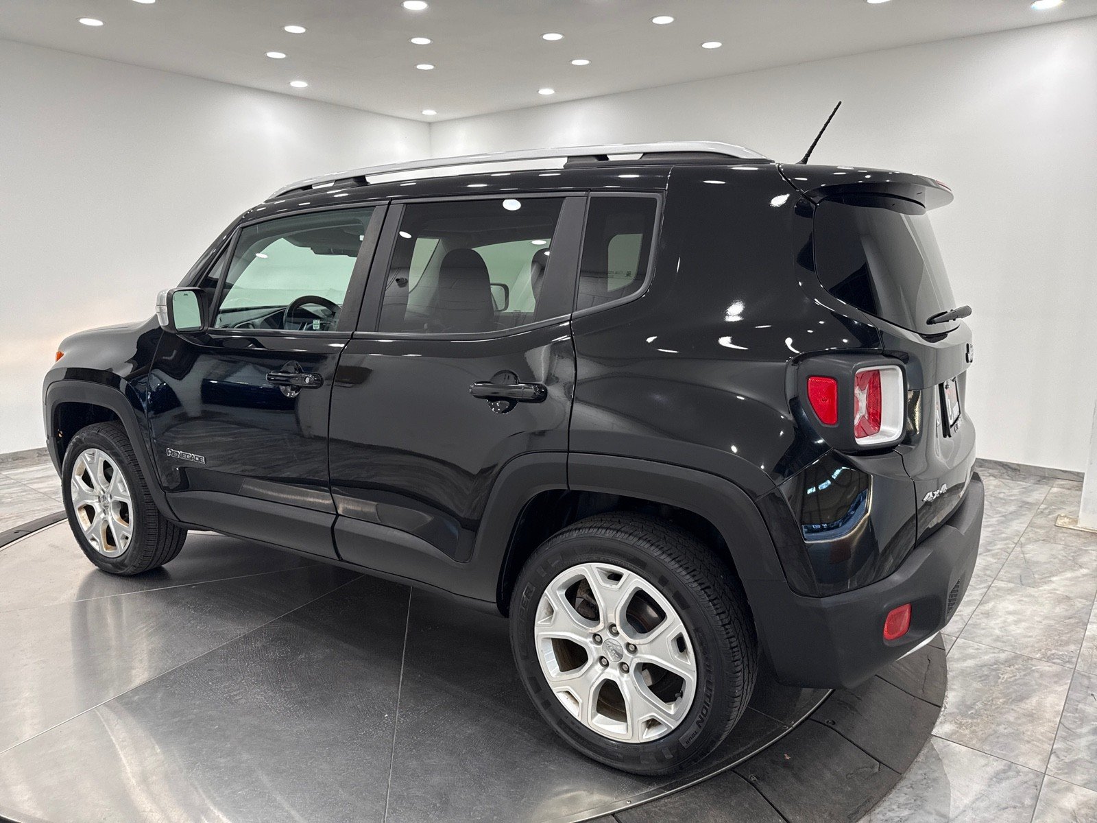 2017 Jeep Renegade Limited photo 4
