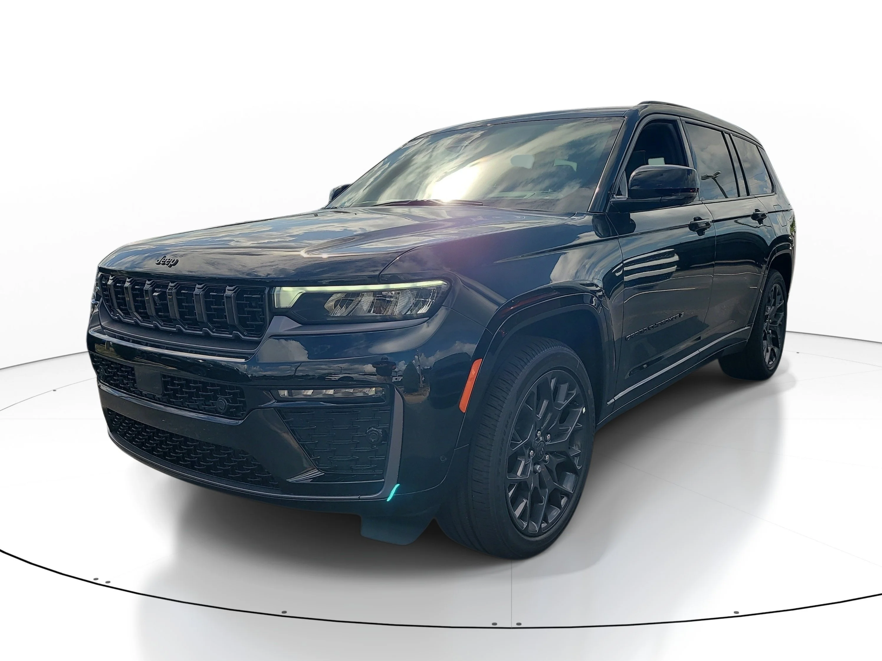 New 2026 Diamond Black Crystal Pearlcoat Jeep Summit image 4