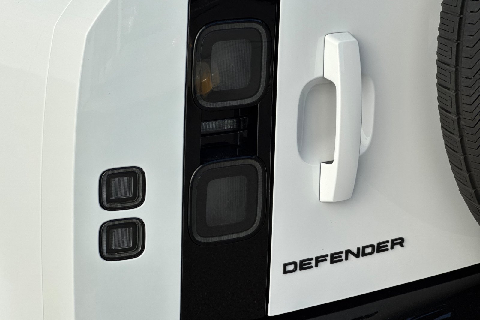 Certified Used 2026 White Land Rover X-Dynamic SE image 33