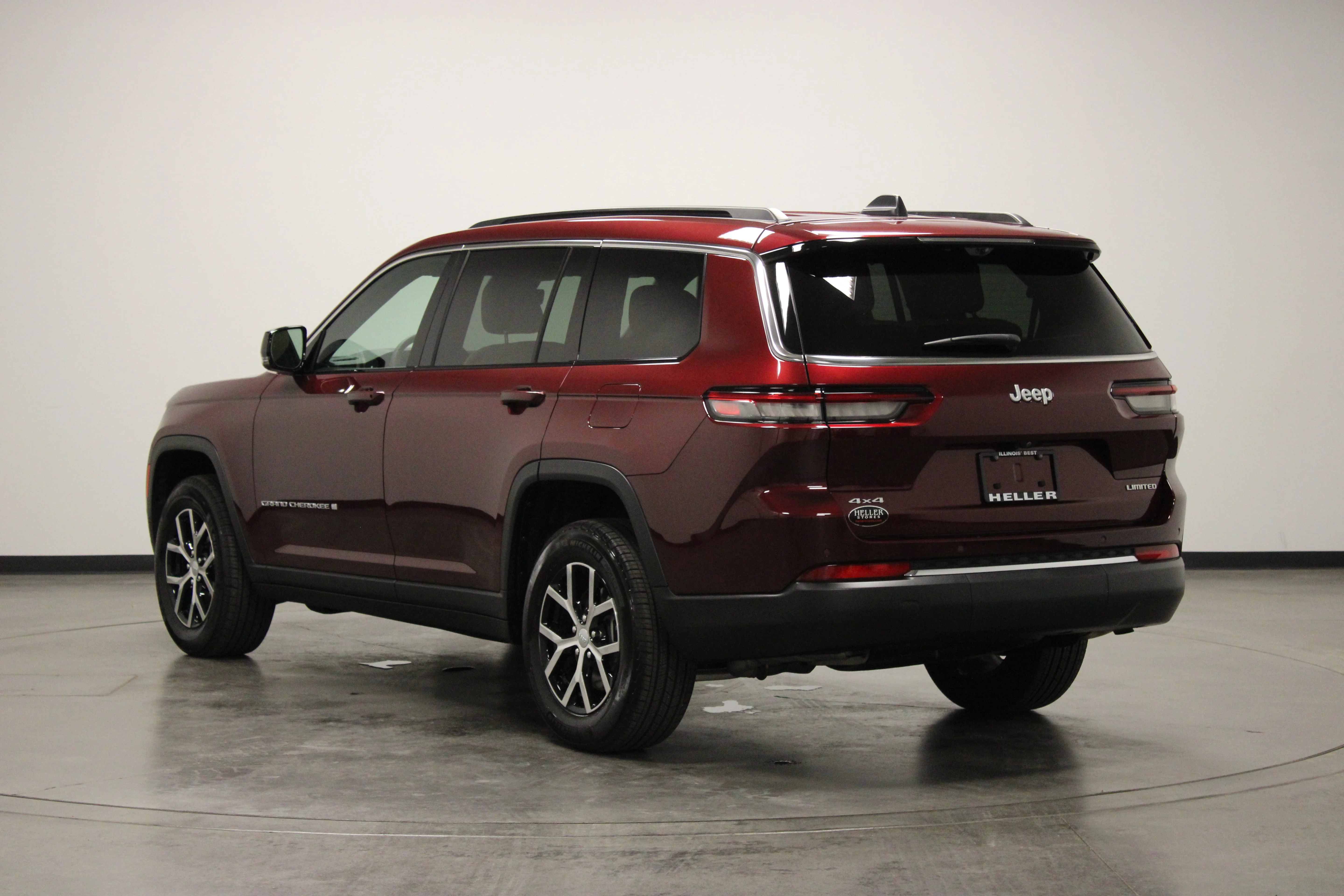 Used 2024 Velvet Red Pearlcoat Jeep Limited image 6