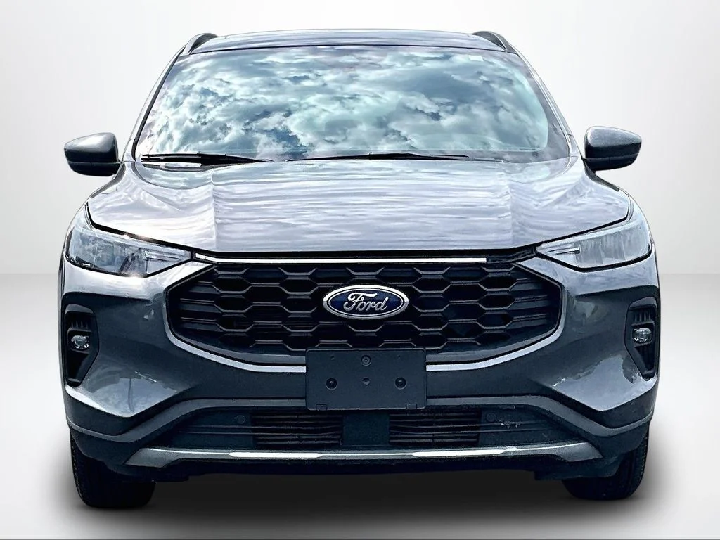 Used 2025 Gray Ford ST-Line Select image 3