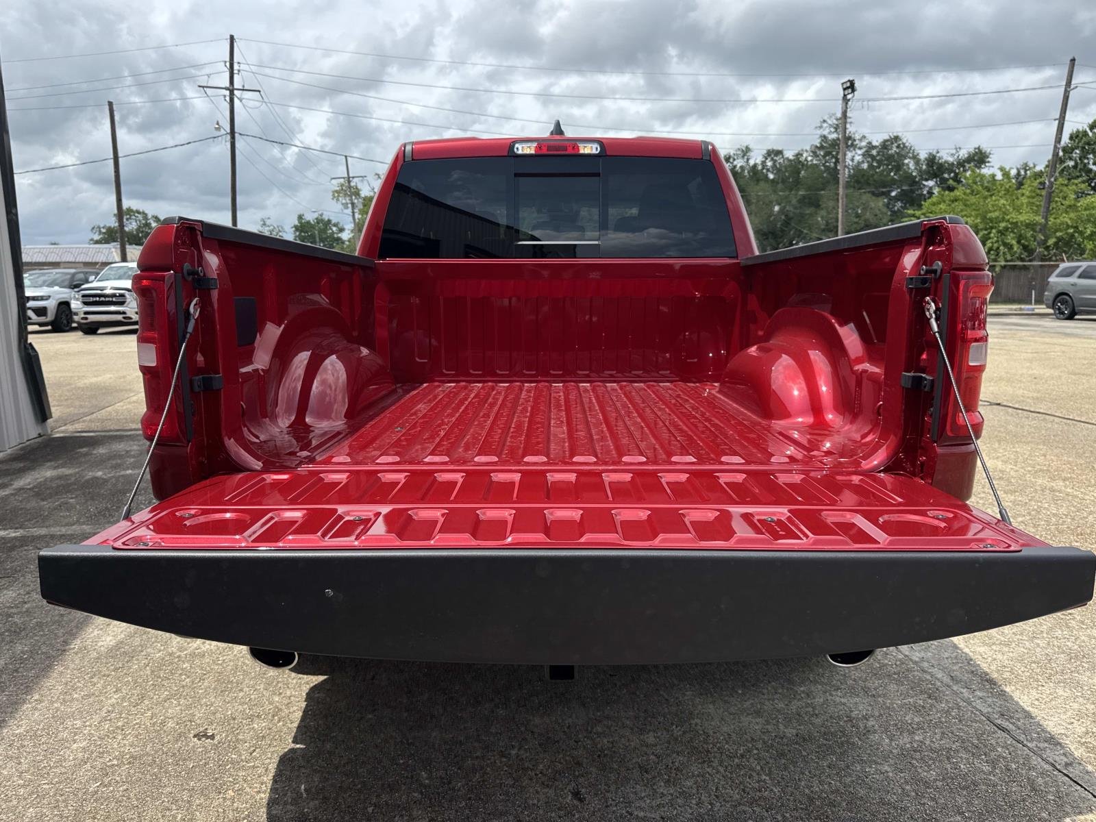 New 2026 Molten Red Pearl-Coat Exterior Paint RAM Laramie image 6