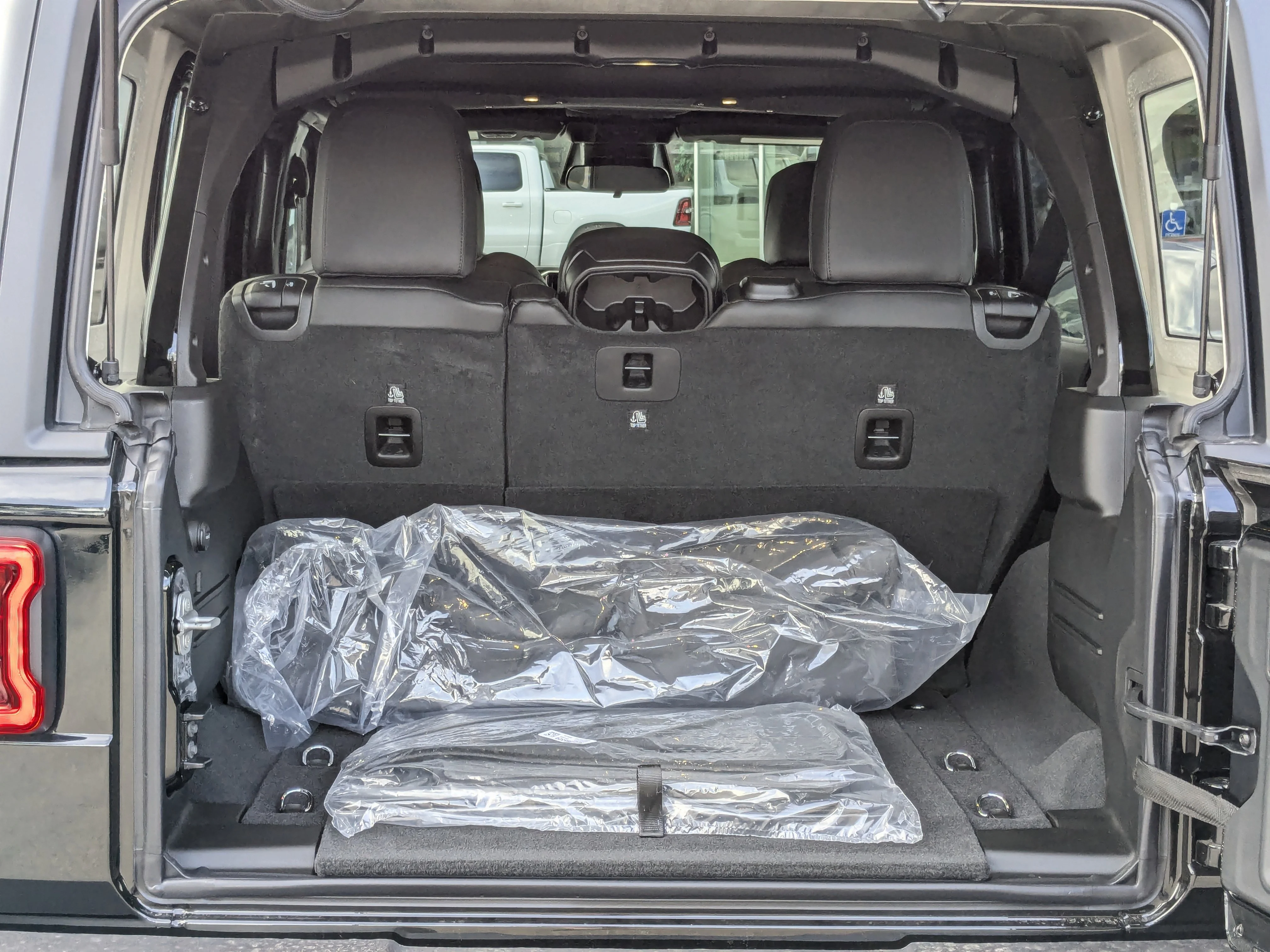 New 2025 Black Jeep Rubicon X - - 35 INCH A/T TIRES - Trailer Tow Group - Offroad Cam - Nappa leather seats & Tons More! image 28