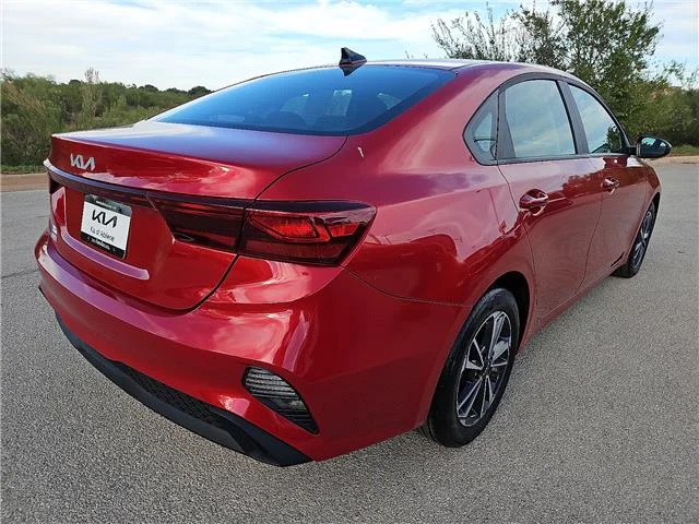 Used 2024 Red KIA LXS (IVT) image 4