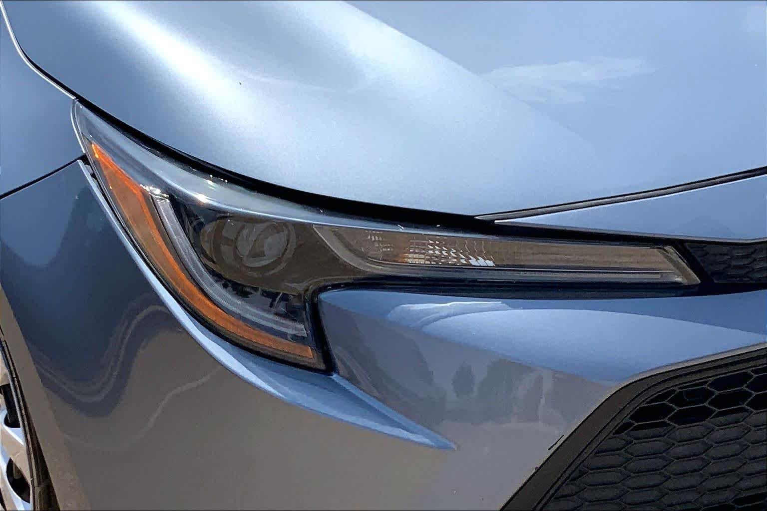 Used 2021 Celestite Toyota LE image 28