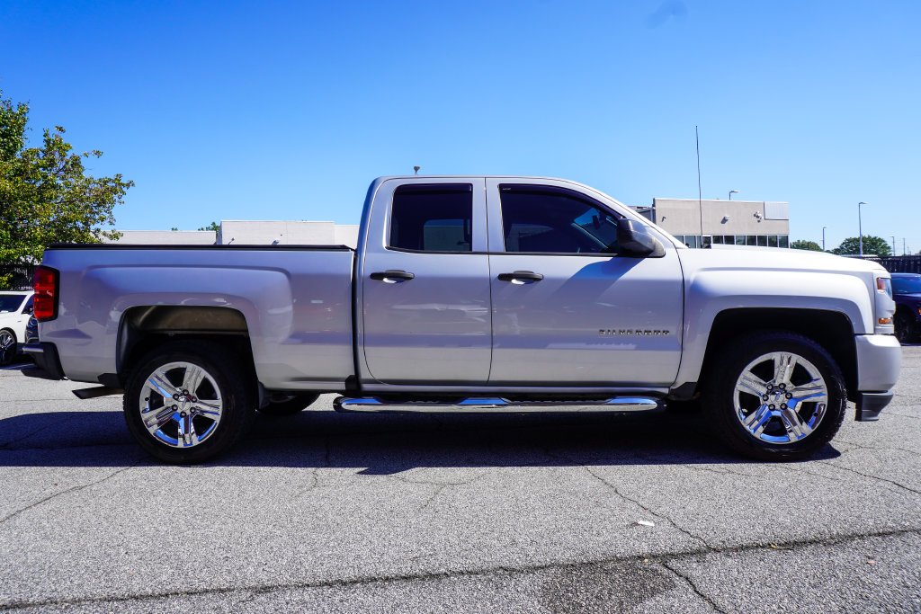 Used 2016 Silver Chevrolet Custom image 28