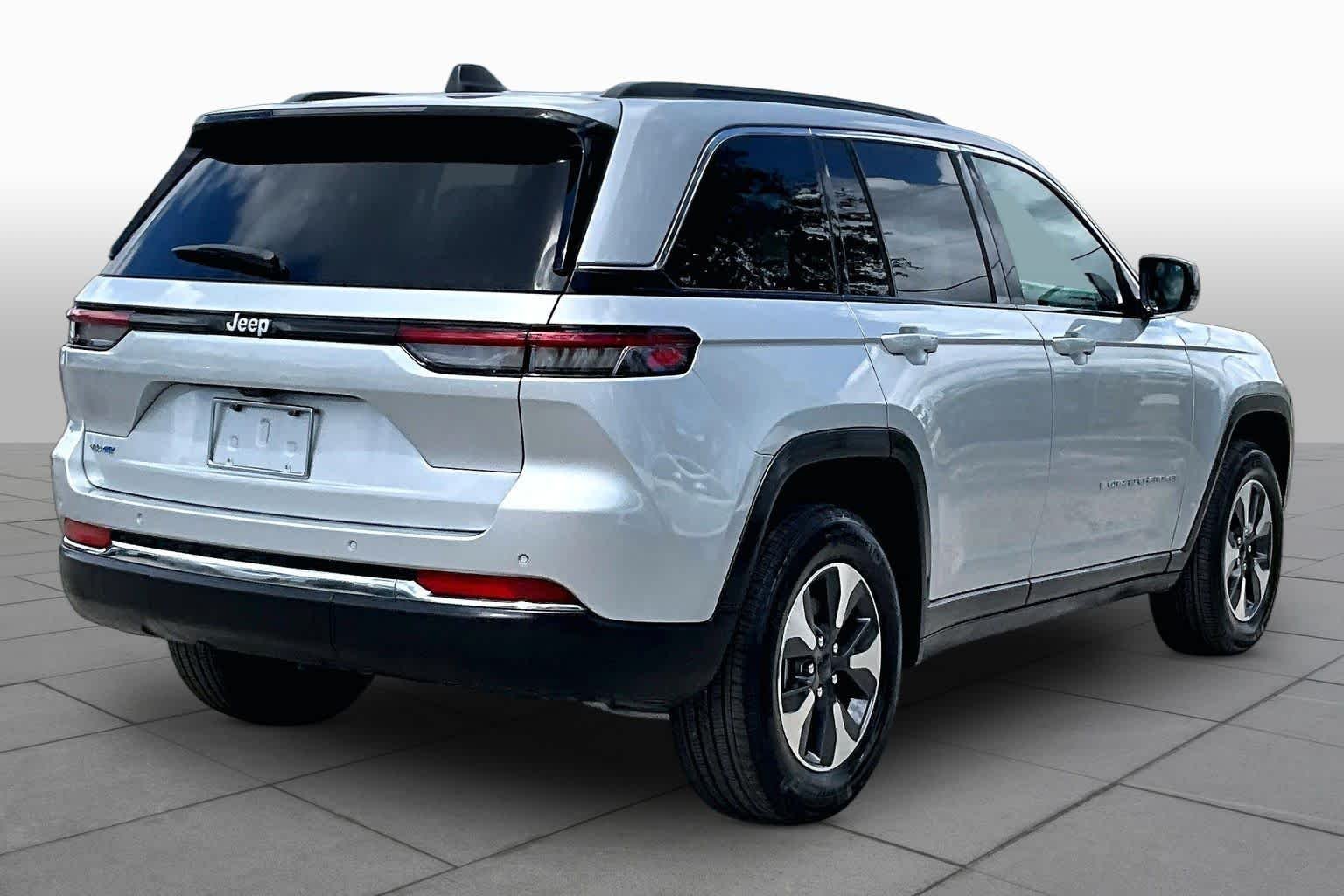 Used 2024 Silver Zynith Jeep  image 13