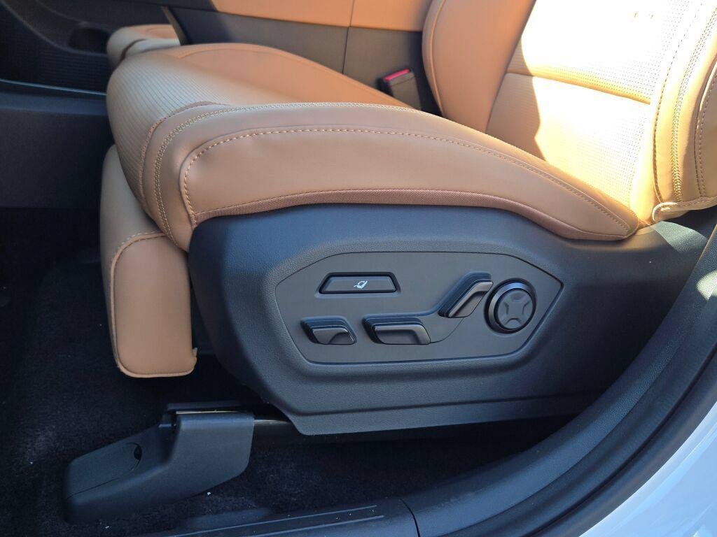 New 2026 White Hyundai Calligraphy AWD image 26