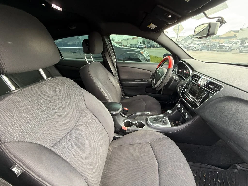 Used 2013 White Chrysler Touring image 16