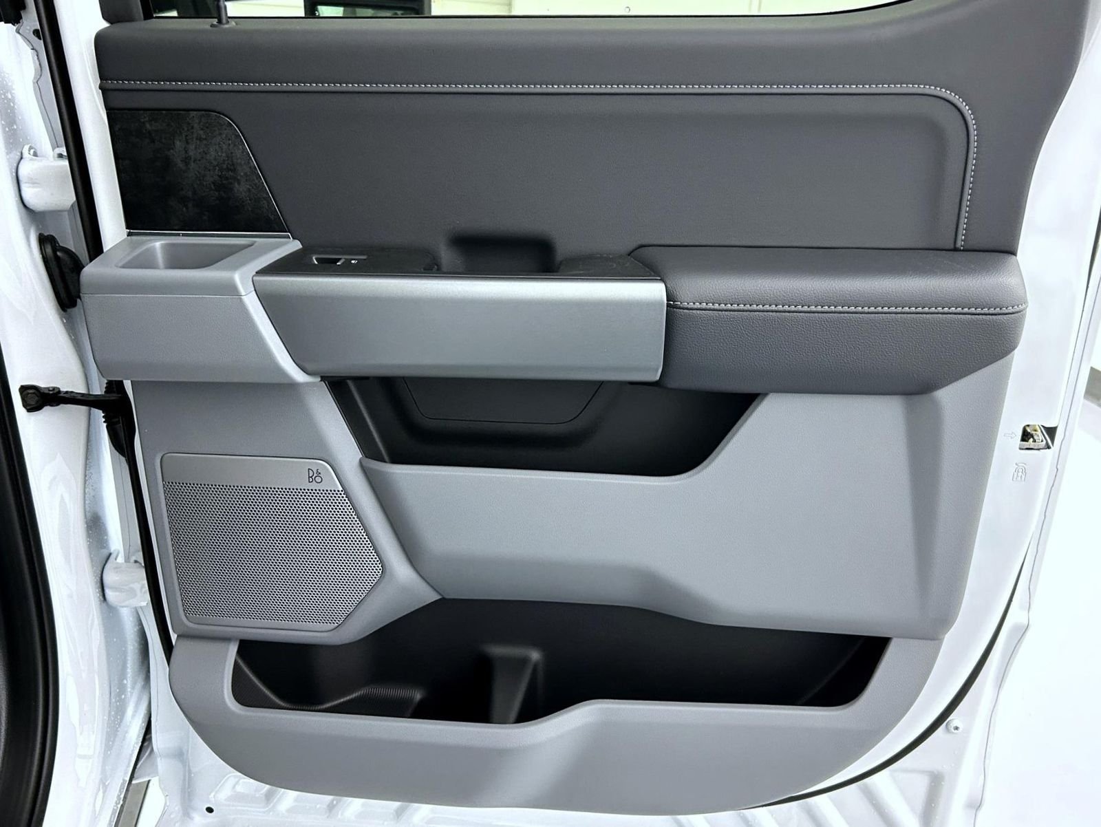 New 2026 Oxford White Ford XLT image 17