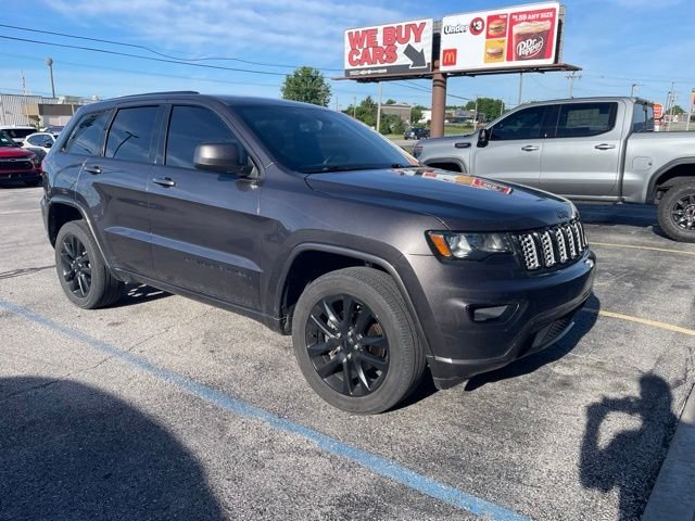 Used 2020 Gray Jeep Altitude image 4