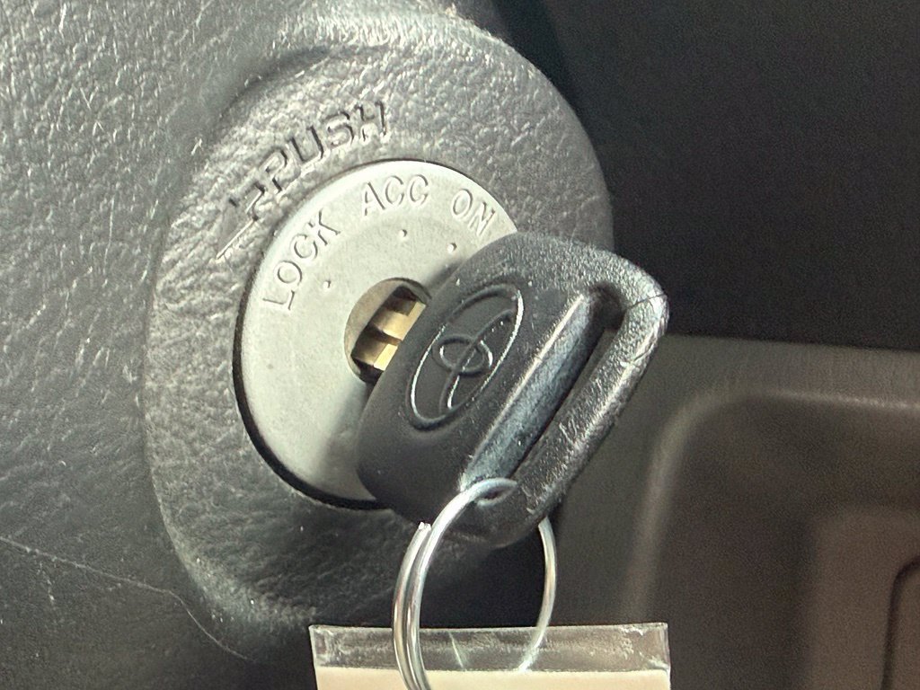 Used 2012 White Toyota Base image 20