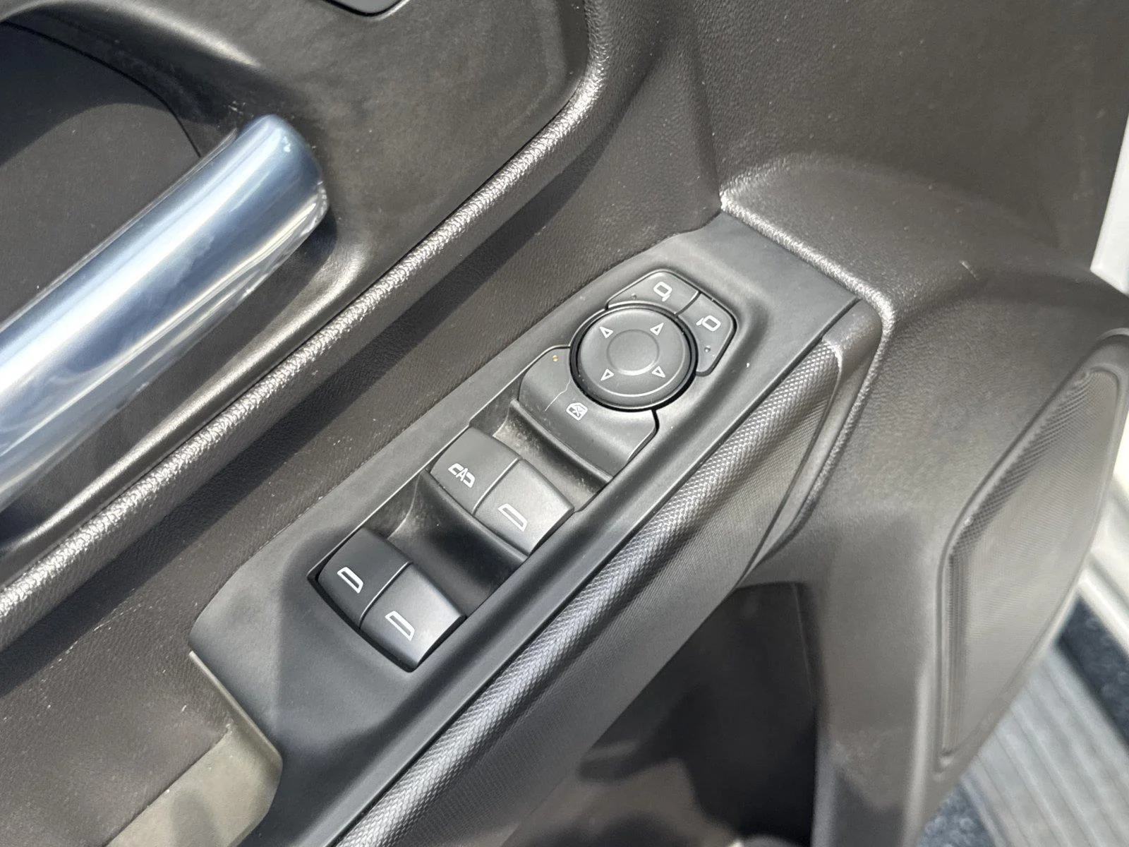 Used 2022 SILVER ICE METALLIC Chevrolet Custom image 18