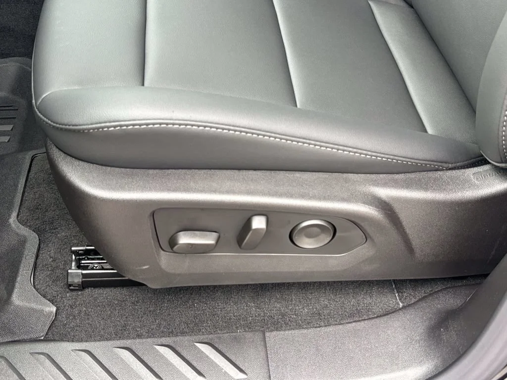 New 2026 Onyx Black GMC Elevation image 14