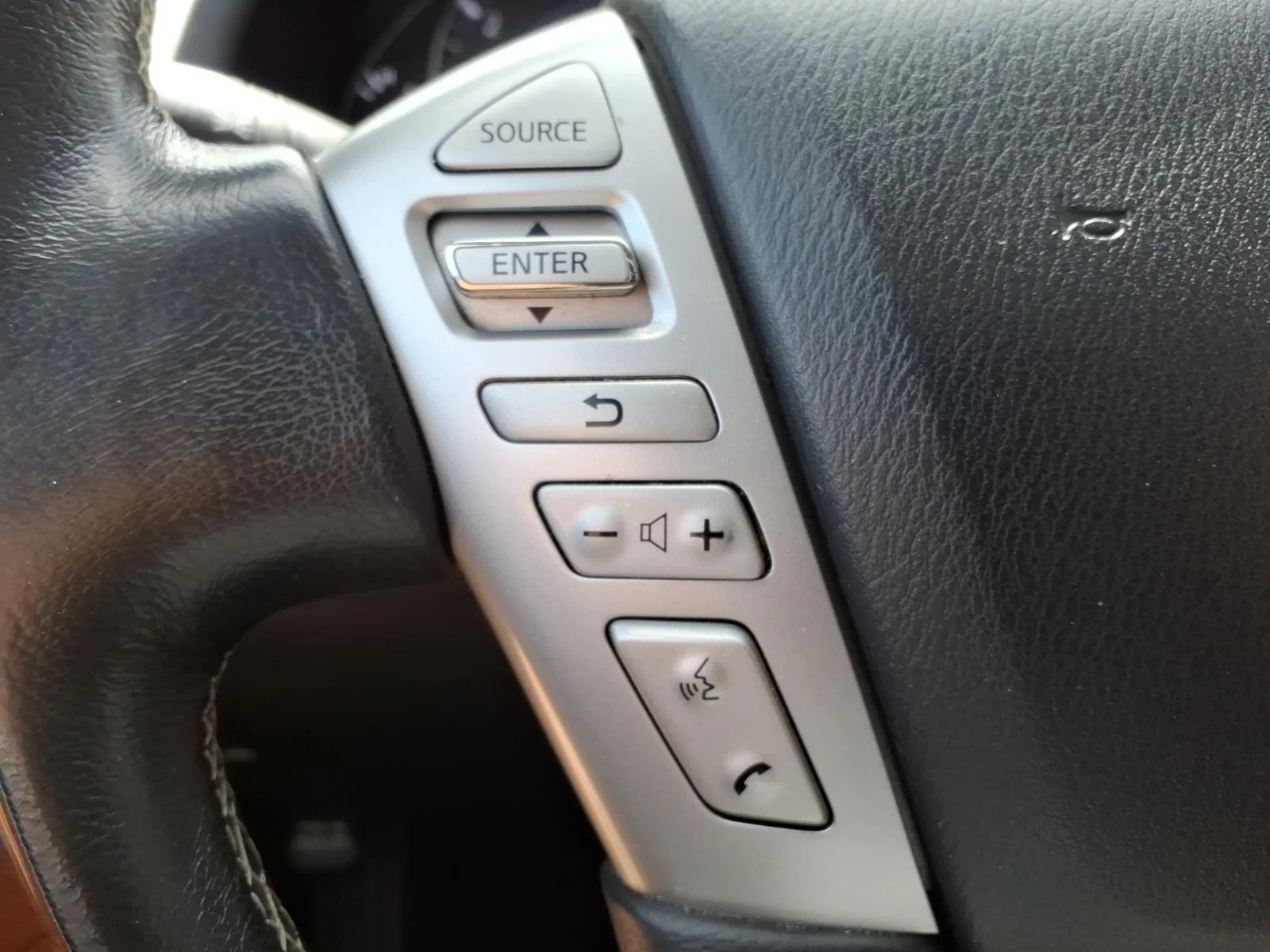 Used 2019 Black INFINITI LUXE image 13