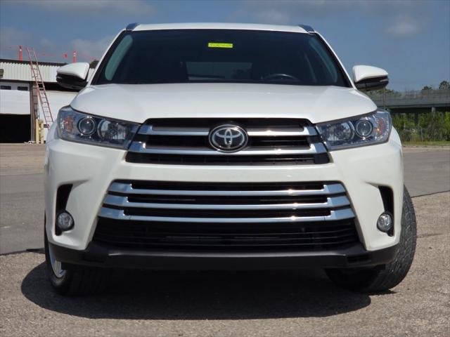 Certified Used 2018 BLIZZARD PEARL Toyota  image 3
