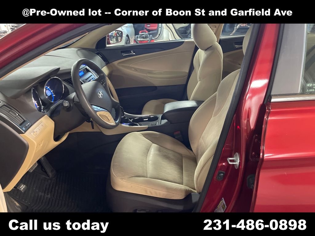 Used 2013 Red Hyundai GLS image 14