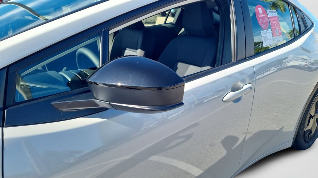 New 2027 Wind Chill Pearl <sup>1</sup> Toyota  LE image 29